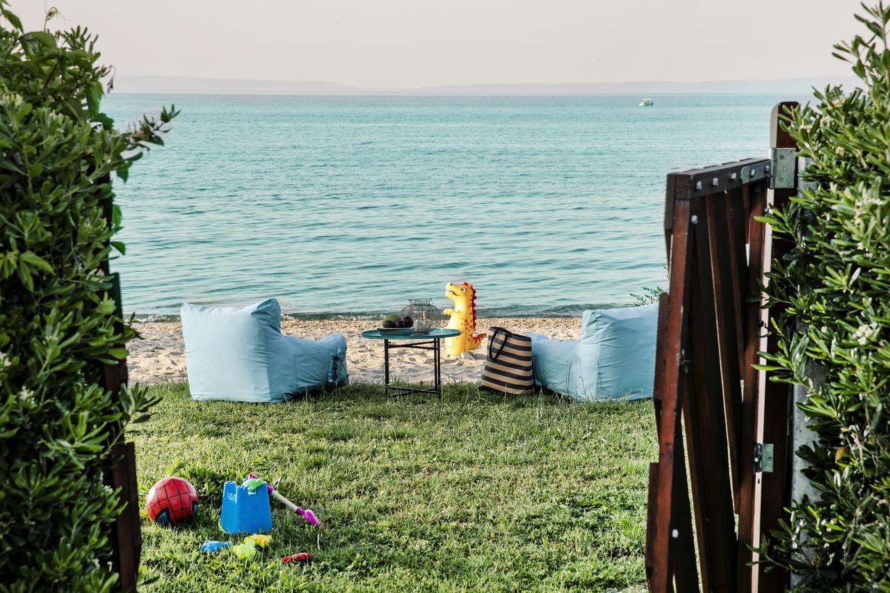 Hestia Beachfront Villa Políhrono Kültér fotó